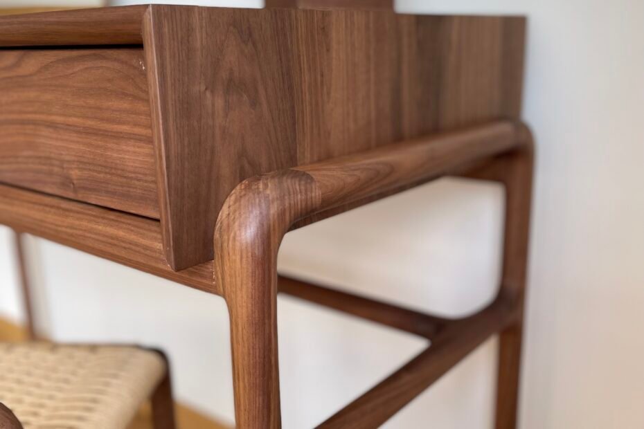 Toaletka z orzecha amerykańskiego