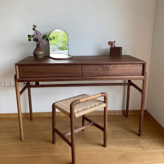 Toaletka z orzecha amerykańskiego